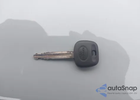 2004 Toyota Sienna Xle from USA, damaged, VIN 5TDZA22C04S146554